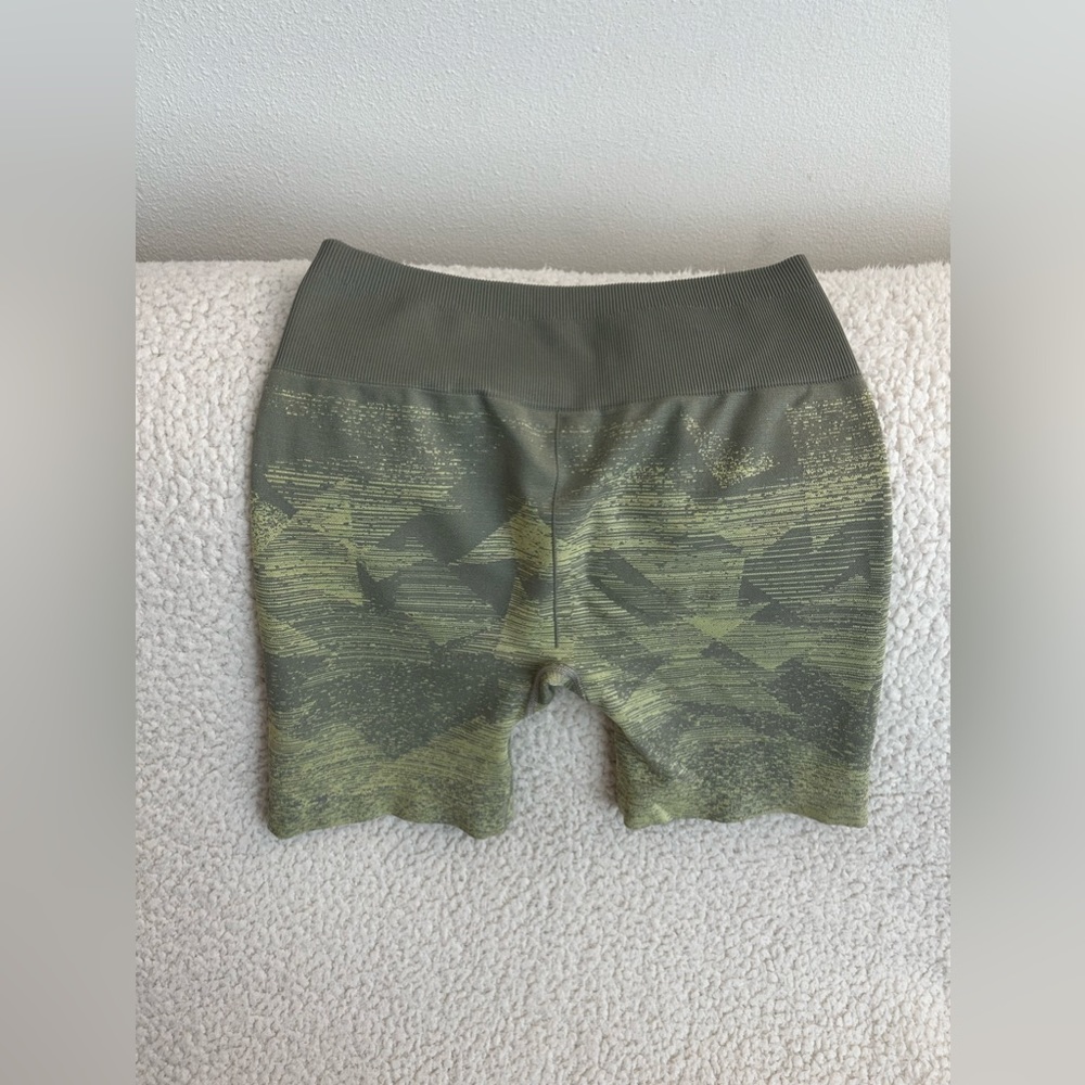 Gymshark Shorts - Picture 2 of 2